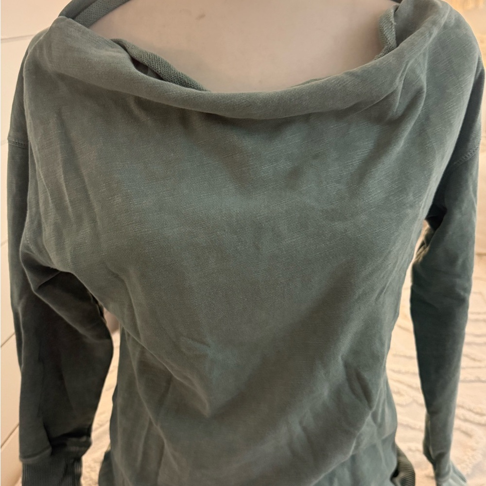 Women's Green Sweater - Picture 2 of 10